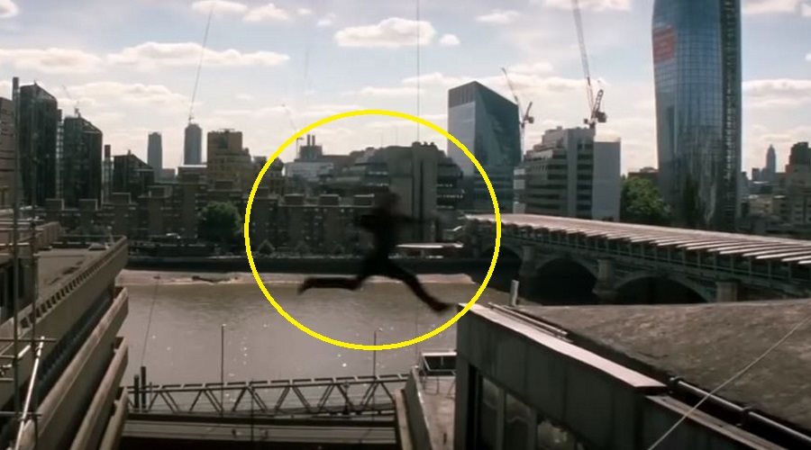 Tega prizora v tem filmu zagotovo nisi opazil! Posnetek ni zaigran in je precej boleč!