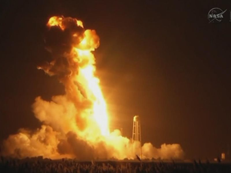 Raketa eksplodirala ob izstrelitvi!