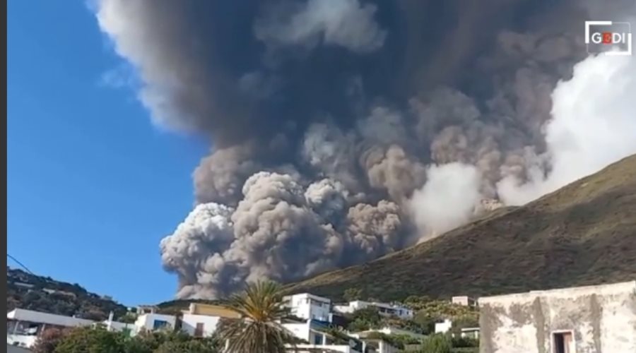 (FOTO in VIDEO) Pri naših sosedih gorijo RDEČI alarmi: Izbruhnil še en VULKAN!