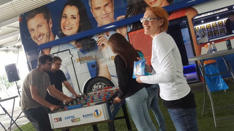 Avtobus Radia 1 pred trgovino TUŠ v BTC-ju 