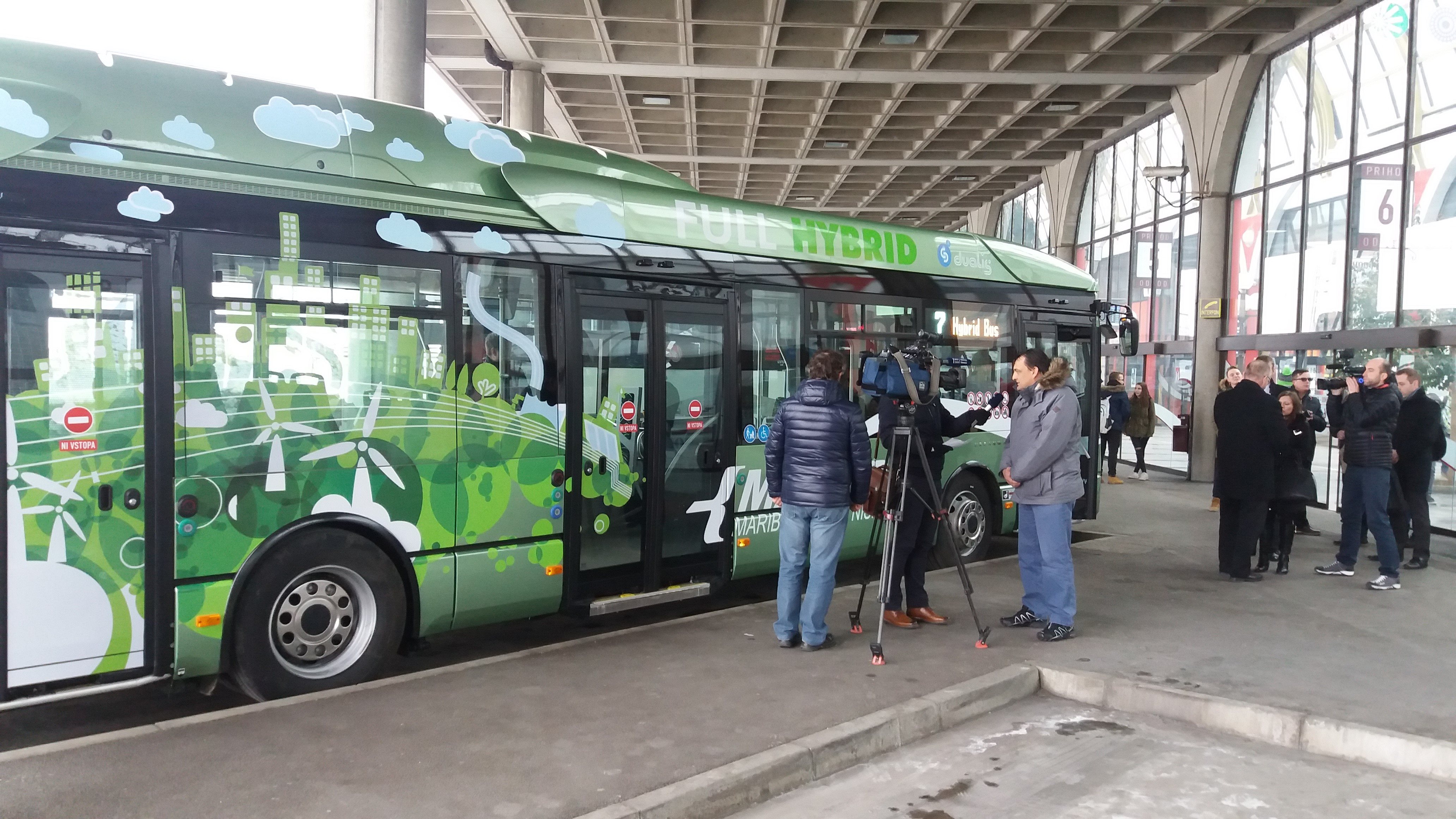  Marprom v mestnem prometu testira avtobus na električni pogon.