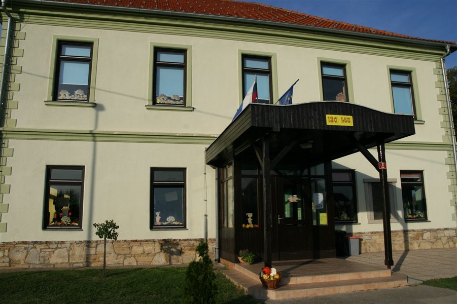 Cvenska šola ima 130 let