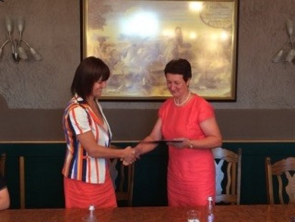  Pogodbo sta podpisali ljutomerska županja Olga Karba in direktorica Komunalnega podjetja Ormož Pavla Majcen