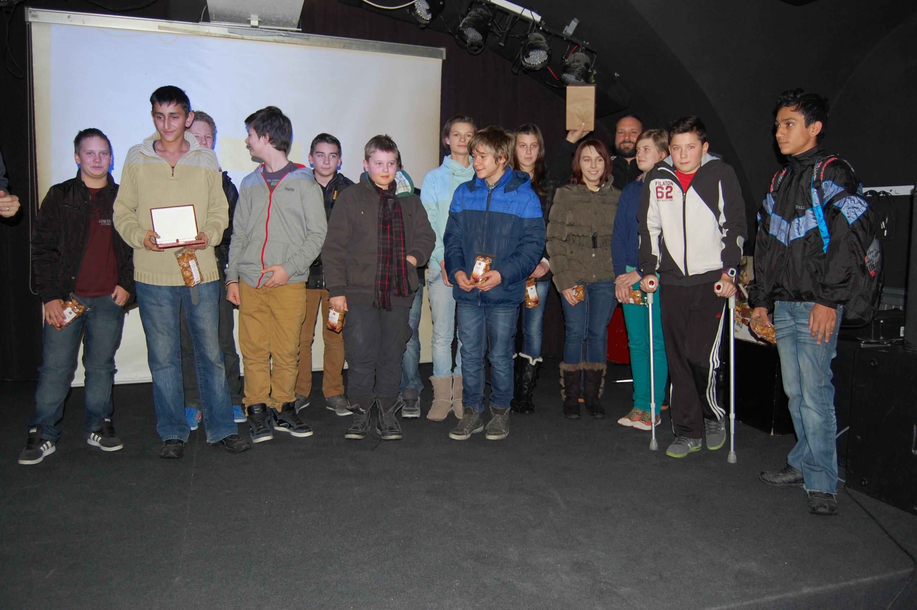  Prejemniki nagrade za najboljši film MIKKROFILM festivala - učenci OŠ Apače z mentorjem Vasjo Rovšnikom