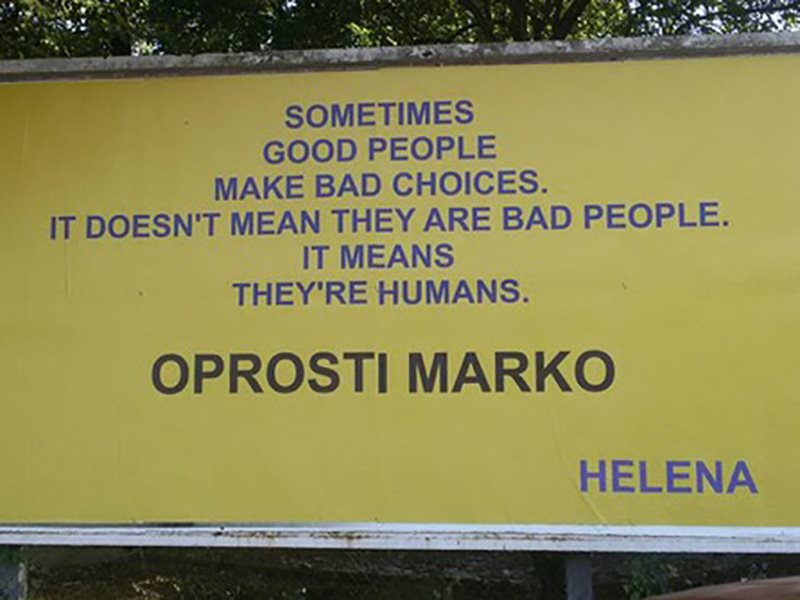 Kako se opravičiti bivšemu? Preko jumbo plakata!