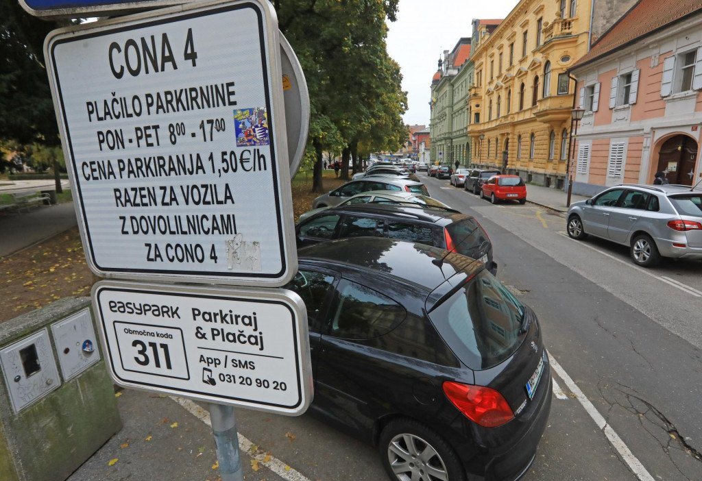  Dokler signalizacija ne bo zamenjana, velja dosedanji urnik plačljivega parkiranja.