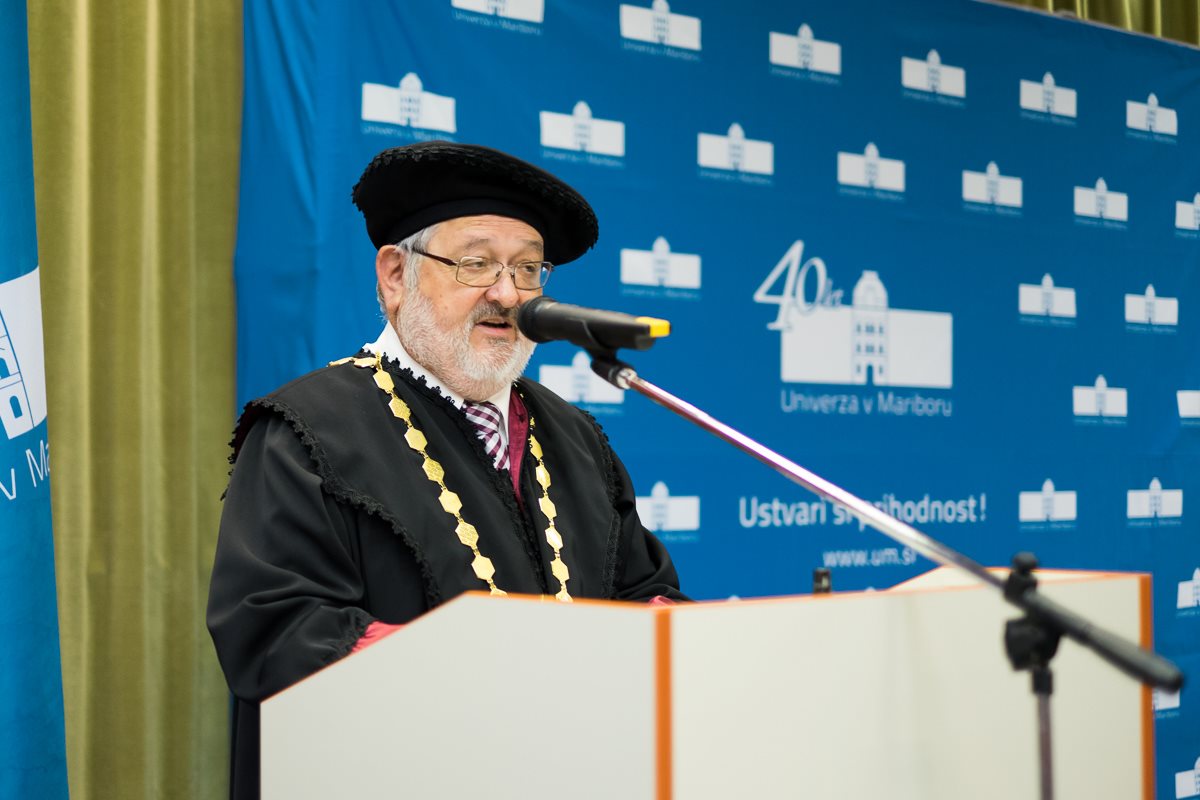  Rektor Univerze Igor Tičar. 