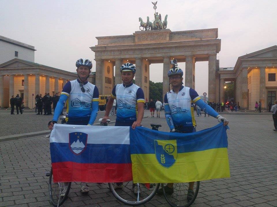 S kolesi do Berlina