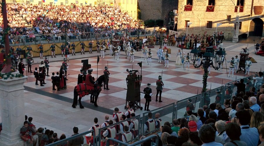 »Pri šahu se pač PODIRAMO! Pa ja veš, Zdene, da so me že VSI PODRLI!«