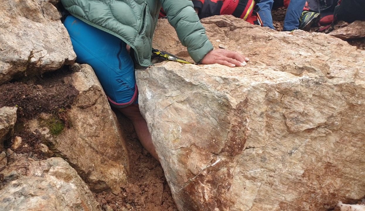 Na Mangartu reševali planinko po zdrsu skale