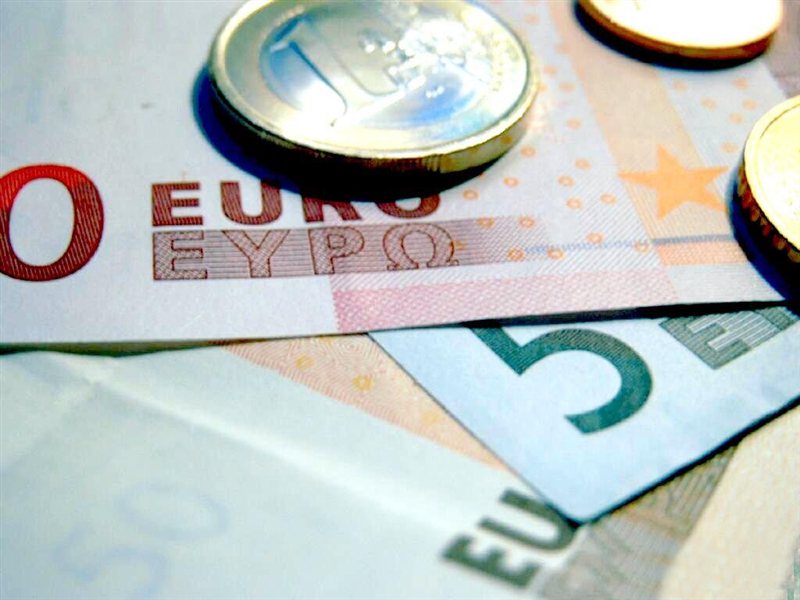 Upravni odbor je stavkovnemu odboru zagotovil, da bo zaposlenim danes izplačal okoli 300 evrov