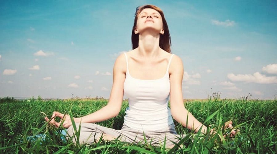 Meditativna poezija: Kako vase vsrkati svetlobo, da ne potrebuješ več izdiha? Donko ve!